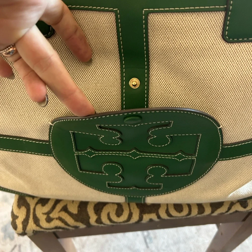 ♦️♦️ RARE!!!  AUTHENTIC TORY BURCH KELLY GREEN QUADRANT TOTE ♦️♦️ - Picture 4 of 8